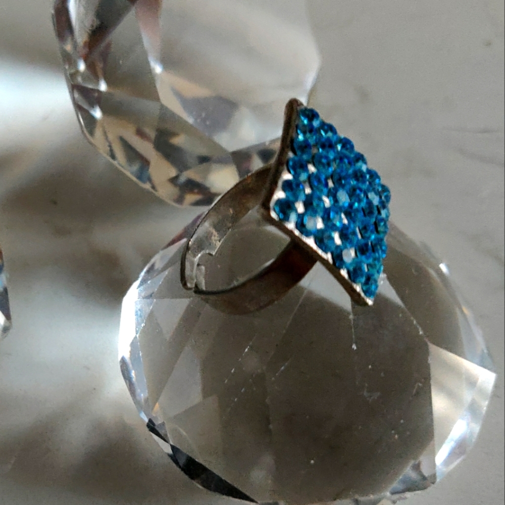Sparkling ringš - Picture 3 of 9